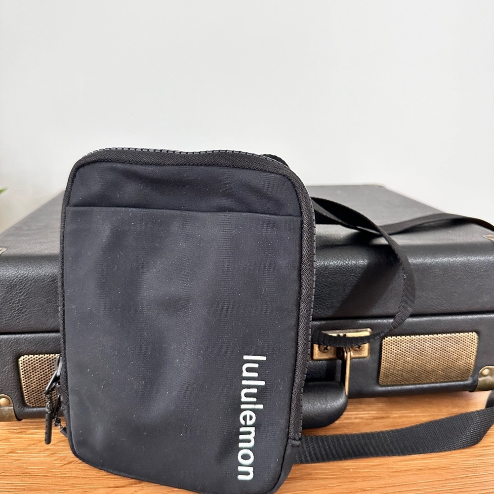 Lululemon Easy Crossbody Bag 1.5L | Black